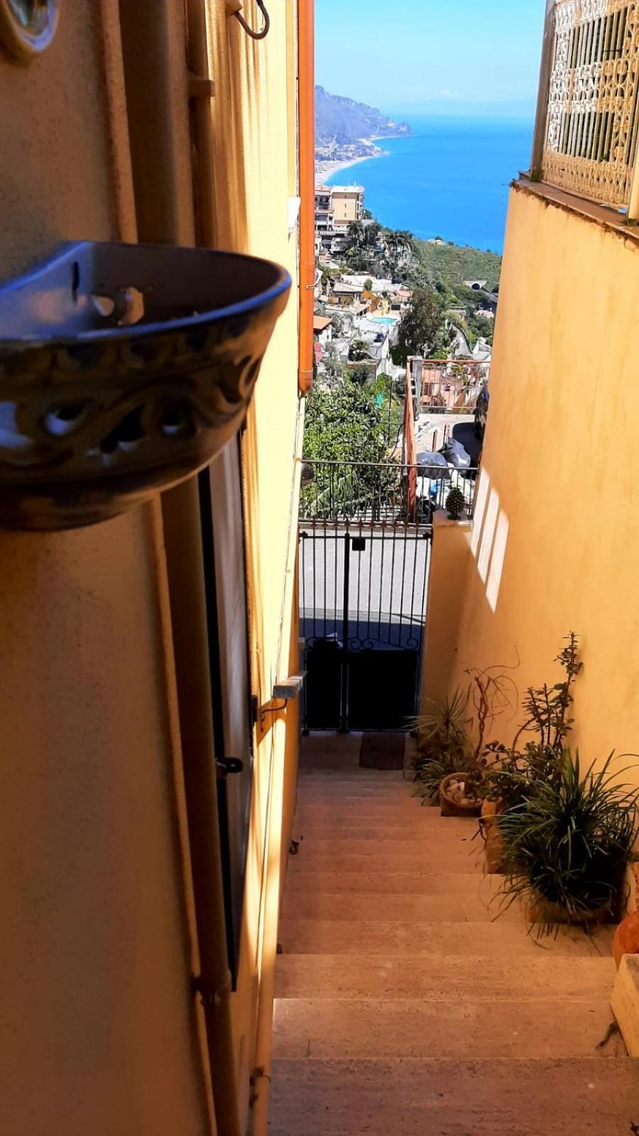 טאורמינה La Casa Gialla מראה חיצוני תמונה